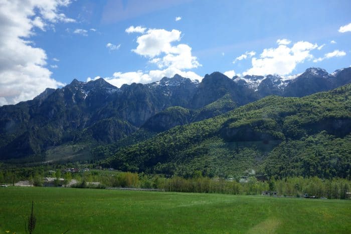 A guide to using the Train in Italy: How to travel for cheap and like a local! Save money, local travel, cheap travel in italy, train, buses, how to travel around italy