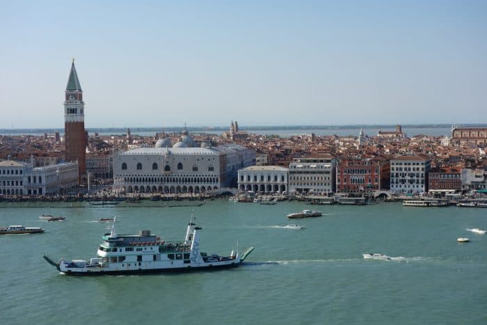 Venice overnight and on a budget, what to see and do to make the most of a short visit! St. George's Island, doges palace, san marco, st mark's square, duomo, gondola, water bus, Rialto Bridge, bridge of signs, italy, italia, things to do in venice, venice on a shoestring, venice on a budget, 24 hours in venice, 48 hours in venice, venice for backpackers