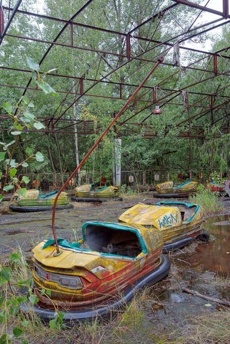 is it safe to visit Chernobyl, Chernobyl tours from Kiev, can you visit Chernobyl without a guide, Chernobyl day trip, cheap Chernobyl tour, tour chernobyl, Ukraine, UrBex, Urban Exploration, pripyat, Call of Duty, communism, soviet union, soviet, how to visit Chernobyl, При́пять, exclusion zone, amusement park, ferris wheel, hospital, Prípyat, При́п'ять, Prýp'jat, Чорнобиль, Чернобыль, Kiev, Belarus, Lenin 
