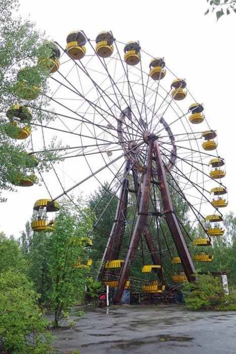 is it safe to visit Chernobyl, Chernobyl tours from Kiev, can you visit Chernobyl without a guide, Chernobyl day trip, cheap Chernobyl tour, tour chernobyl, Ukraine, UrBex, Urban Exploration, pripyat, Call of Duty, communism, soviet union, soviet, how to visit Chernobyl, При́пять, exclusion zone, amusement park, ferris wheel, hospital, Prípyat, При́п'ять, Prýp'jat, Чорнобиль, Чернобыль, Kiev, Belarus, Lenin 