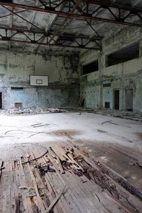 is it safe to visit Chernobyl, Chernobyl tours from Kiev, can you visit Chernobyl without a guide, Chernobyl day trip, cheap Chernobyl tour, tour chernobyl, Ukraine, UrBex, Urban Exploration, pripyat, Call of Duty, communism, soviet union, soviet, how to visit Chernobyl, При́пять, exclusion zone, amusement park, ferris wheel, hospital, Prípyat, При́п'ять, Prýp'jat, Чорнобиль, Чернобыль, Kiev, Belarus, Lenin 