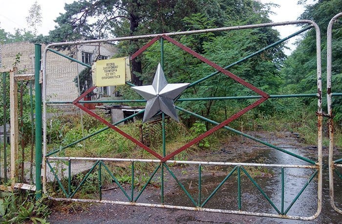 is it safe to visit Chernobyl, Chernobyl tours from Kiev, can you visit Chernobyl without a guide, Chernobyl day trip, cheap Chernobyl tour, tour chernobyl, Ukraine, UrBex, Urban Exploration, pripyat, Call of Duty, communism, soviet union, soviet, how to visit Chernobyl, При́пять, exclusion zone, amusement park, ferris wheel, hospital, Prípyat, При́п'ять, Prýp'jat, Чорнобиль, Чернобыль, Kiev, Belarus, Lenin 