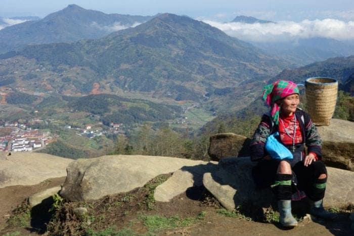 Trekking with H'Mong minority hill tribe through the rice terraces and mountains of Sapa. A highlight of Vietnam, Lao Cai, H'Mong, Red Dao, black Hmong, hill tribe, homestay, home stay, trekking tour, Sapa, Sa Pa, China border, how to get to Sapa, Hanoi, train, bus, tour, lilys travel, Sapa tours, trekking Sapa, Sapa Homestay, Trekking in Sapa, Rice terraces, Fansipan, 
