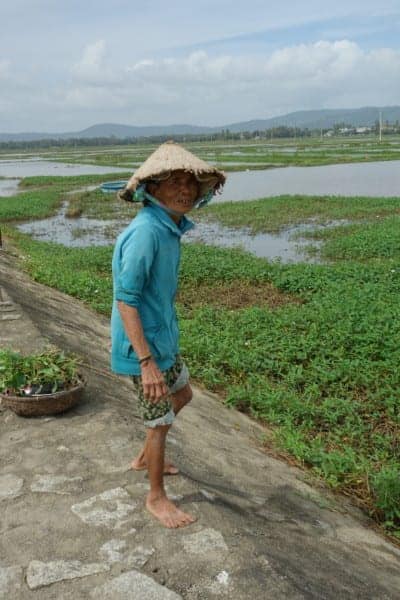 Ganh Da Dia: The Giants Causeway of Vietnam, ghen da dia, tua hoa, reef, stone plates, coracle, wooden bridge, route, Quy Nhon, Cầu gỗ Ô Cọp, village, rice paddy, rice paddies, local, tourism, motorbikes, scooter, Gành Đá Dĩa, Ghềnh Đá Dĩa, giants causeway, Giant's Causeway, basalt, Ganh Da Dia