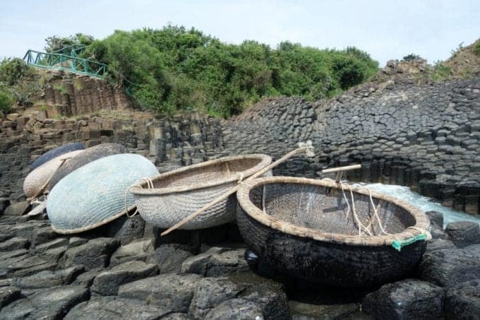 Ganh Da Dia: The Giants Causeway of Vietnam, ghen da dia, tua hoa, reef, stone plates, coracle, wooden bridge, route, Quy Nhon, Cầu gỗ Ô Cọp, village, rice paddy, rice paddies, local, tourism, motorbikes, scooter, Gành Đá Dĩa, Ghềnh Đá Dĩa, giants causeway, Giant's Causeway, basalt, Ganh Da Dia
