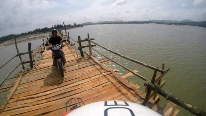 Ganh Da Dia: The Giants Causeway of Vietnam, ghen da dia, tua hoa, reef, stone plates, coracle, wooden bridge, route, Quy Nhon, Cầu gỗ Ô Cọp, village, rice paddy, rice paddies, local, tourism, motorbikes, scooter, Gành Đá Dĩa, Ghềnh Đá Dĩa, giants causeway, Giant's Causeway, basalt, Ganh Da Dia