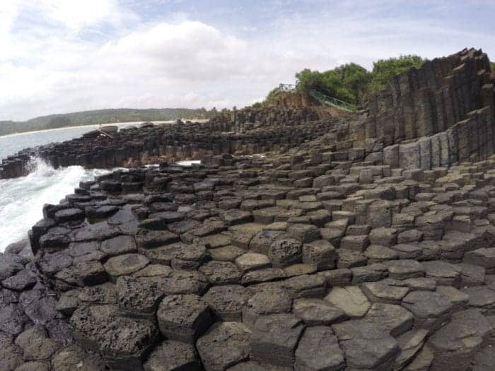 Ganh Da Dia: The Giants Causeway of Vietnam, ghen da dia, tua hoa, reef, stone plates, coracle, wooden bridge, route, Quy Nhon, Cầu gỗ Ô Cọp, village, rice paddy, rice paddies, local, tourism, motorbikes, scooter, Gành Đá Dĩa, Ghềnh Đá Dĩa, giants causeway, Giant's Causeway, basalt, Ganh Da Dia
