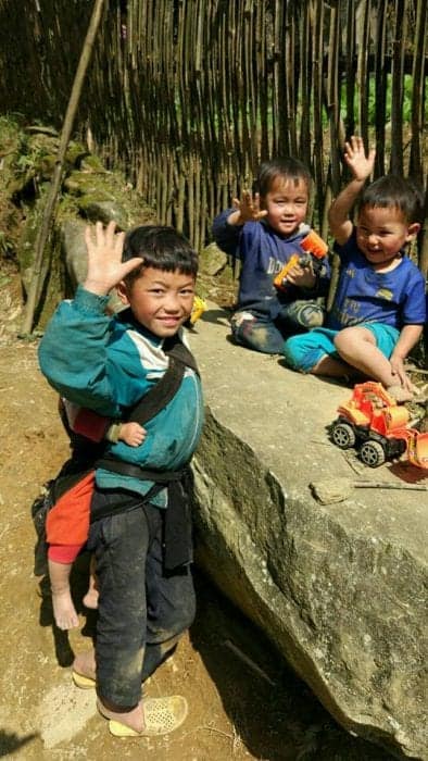 Trekking with H'Mong minority hill tribe through the rice terraces and mountains of Sapa. A highlight of Vietnam, Lao Cai, H'Mong, Red Dao, black Hmong, hill tribe, homestay, home stay, trekking tour, Sapa, Sa Pa, China border, how to get to Sapa, Hanoi, train, bus, tour, lilys travel, Sapa tours, trekking Sapa, Sapa Homestay, Trekking in Sapa, Rice terraces, Fansipan, 