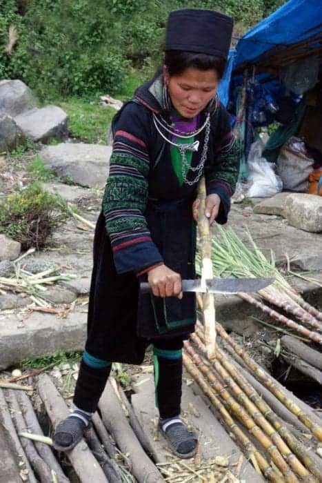 Trekking with H'Mong minority hill tribe through the rice terraces and mountains of Sapa. A highlight of Vietnam, Lao Cai, H'Mong, Red Dao, black Hmong, hill tribe, homestay, home stay, trekking tour, Sapa, Sa Pa, China border, how to get to Sapa, Hanoi, train, bus, tour, lilys travel, Sapa tours, trekking Sapa, Sapa Homestay, Trekking in Sapa, Rice terraces, Fansipan, 