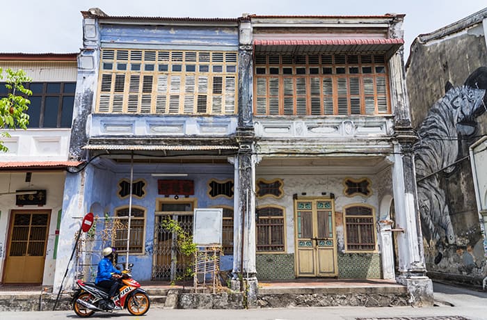 Penang Itinerary: What to do in Penang in 3 days: Georgetown Malaysia guide. Old Colonial Chinese Shop Houses